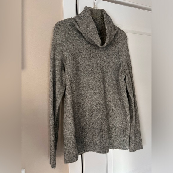 Aritzia Plutarch turtleneck Sweater - Picture 3 of 3